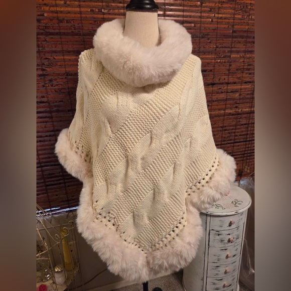 Moda Sweaters - Moda Cream Cable-Knit Poncho with Faux Fur Trim